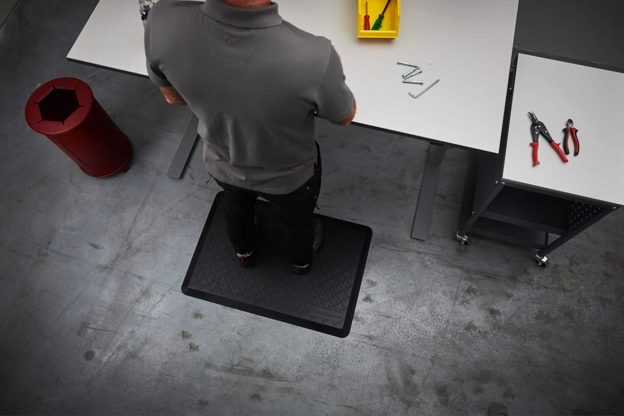 Förebygg belastningsskador i lager och industri